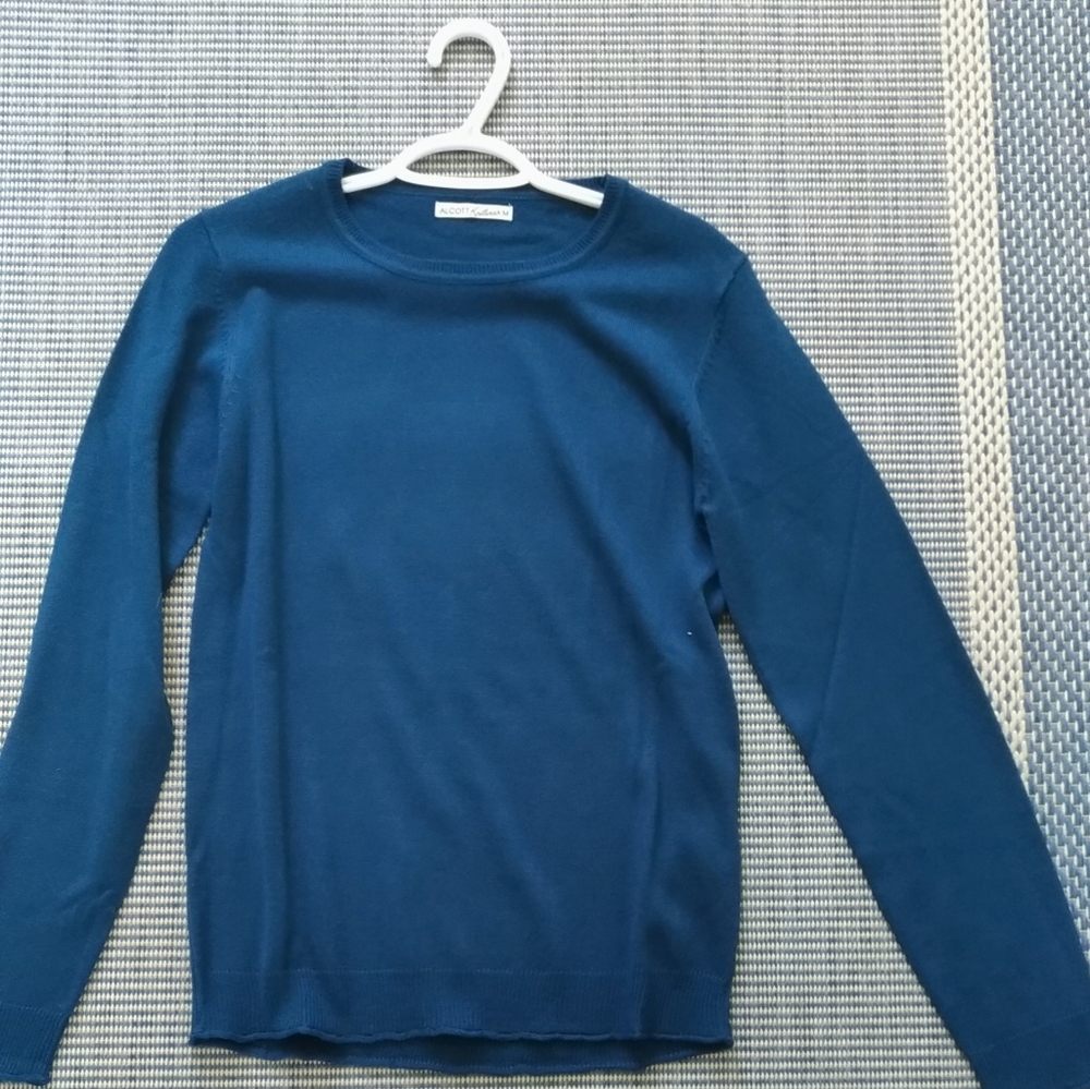 Brand new Alcott knitwear size M sweater
